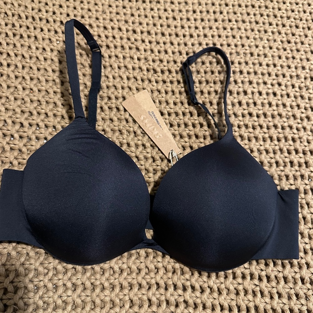 SKIMS Ultimate Push-Up Plunge BraSize: 34C | Color: Onyx (Black)New With Tags